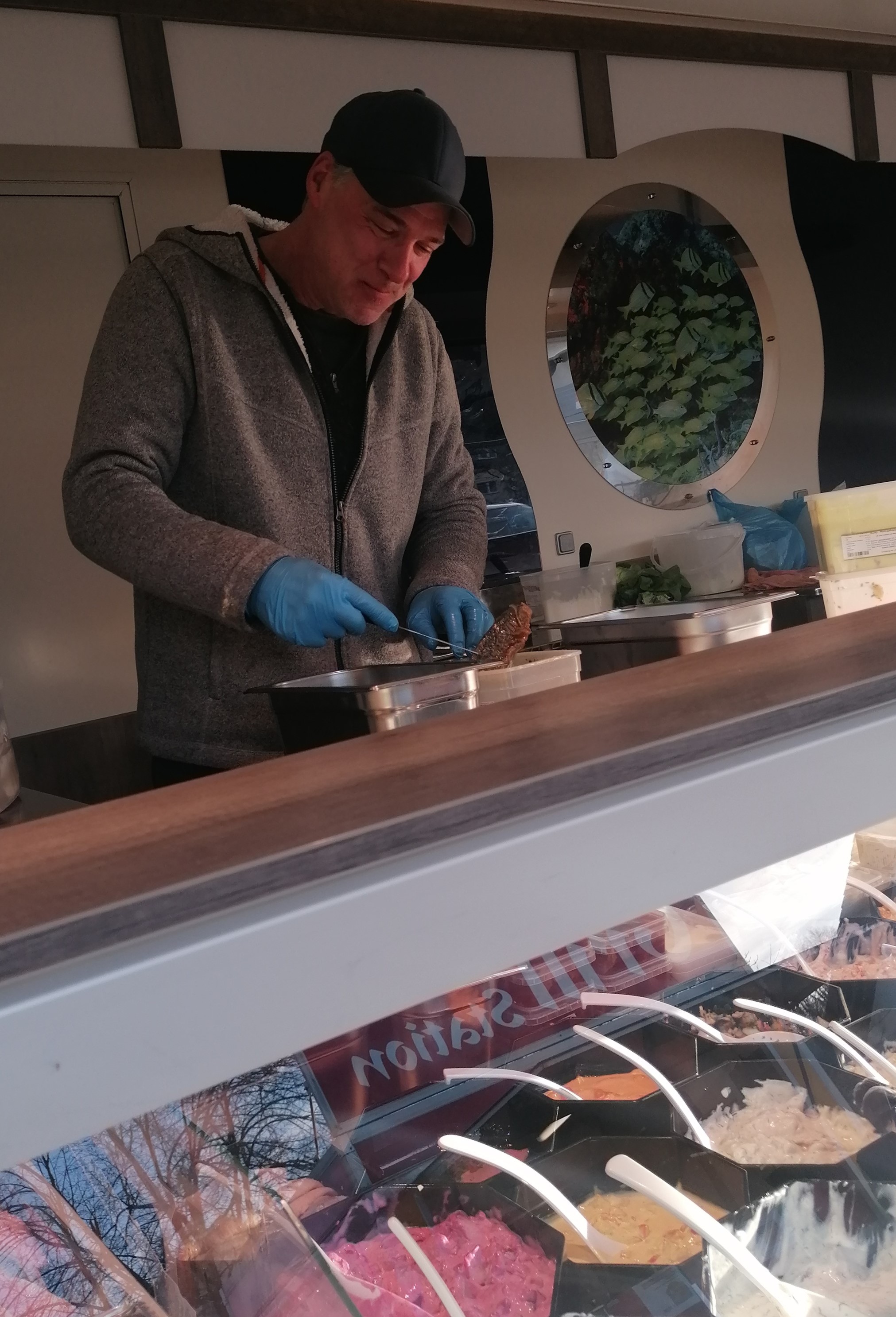 Mueller Fischhändler aus Bremerhaven auf dem Wochenmarkt